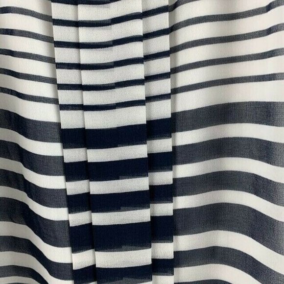 Christopher & Banks Size Small Top Short Sleeve Round Neck Pleated Front - Picture 3 of 4